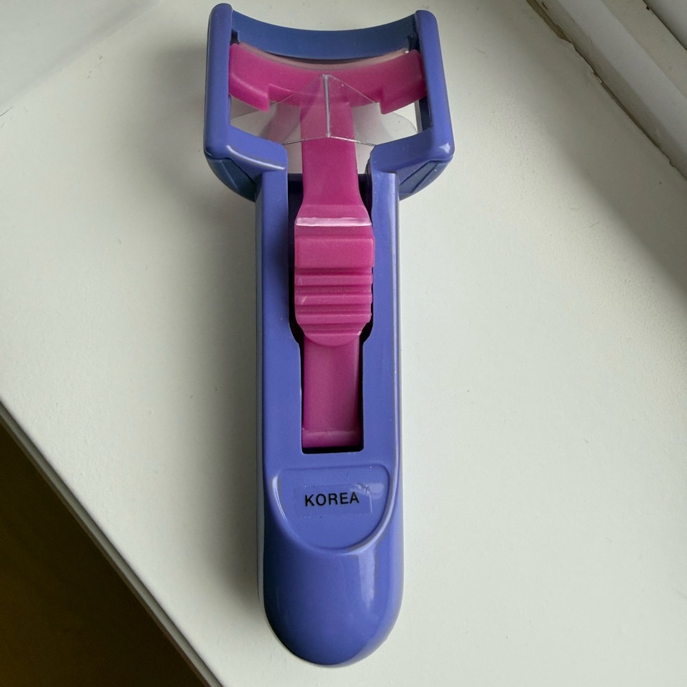 Plastic Safety Eyelash Curler Purple NEW Beauty‎ Tool Korea - Picture 2 of 2